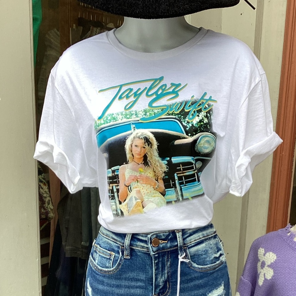 Brand new Taylor, Swift, graphic T-shirts !!! Small - large available..